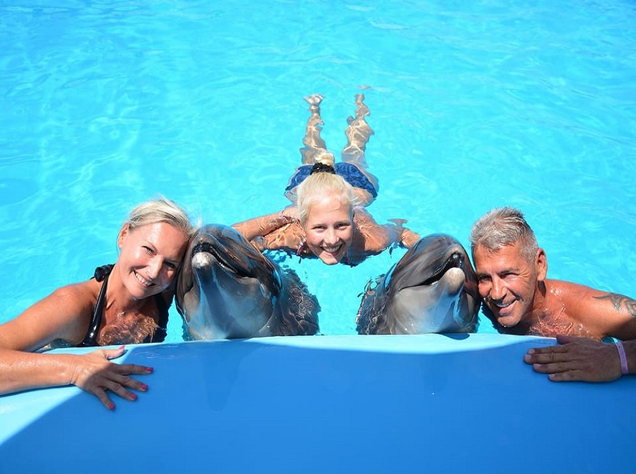 EG-Travel-Trips-Photo session with a Dolphin (4)